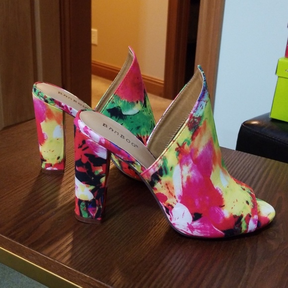 Shoes - Picture 2 of 5